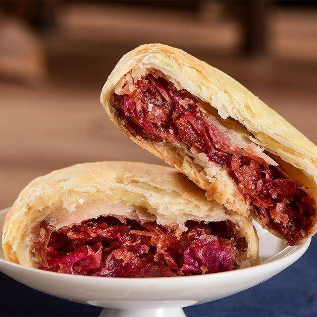 甜而不腻的云南手工鲜花饼,当成日常零食小点心,也是不错的选择