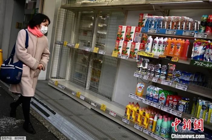 【疫情】惊呆了！口罩紧缺，日本人为何疯狂抢购卫生纸？