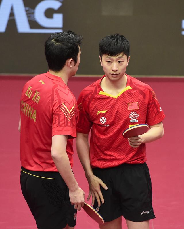 马龙许昕成功夺冠,冠军领奖台自拍合影,两大王牌剑指东京奥运会