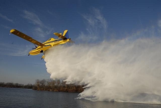 军事■本是农作物喷射农药的小飞机,却喜欢环球飞行拉力赛,还能打坦克