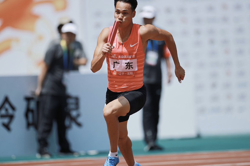 10秒52飞人莫有雪风光不再他曾是中国第一位世少赛百米冠军