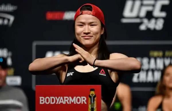 张伟丽■中国力量！张伟丽卫冕UFC女子草量级金腰带