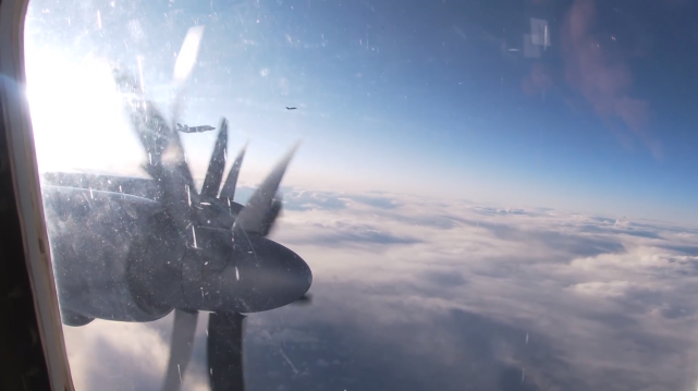 「空军」遭F-35、台风、F-16轮流监视，这次俄军机远程飞行待遇高！