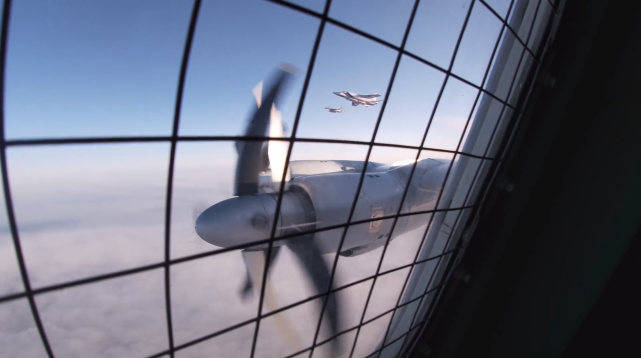 「空军」遭F-35、台风、F-16轮流监视，这次俄军机远程飞行待遇高！