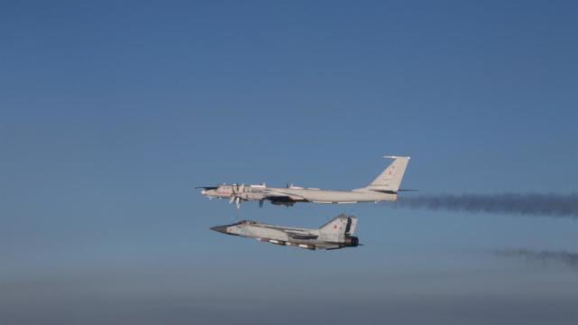 「空军」遭F-35、台风、F-16轮流监视，这次俄军机远程飞行待遇高！