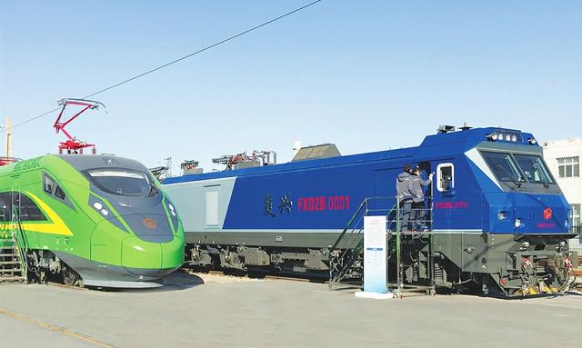 图为复兴2b型电力机车亮相中国铁路科技创新成就展