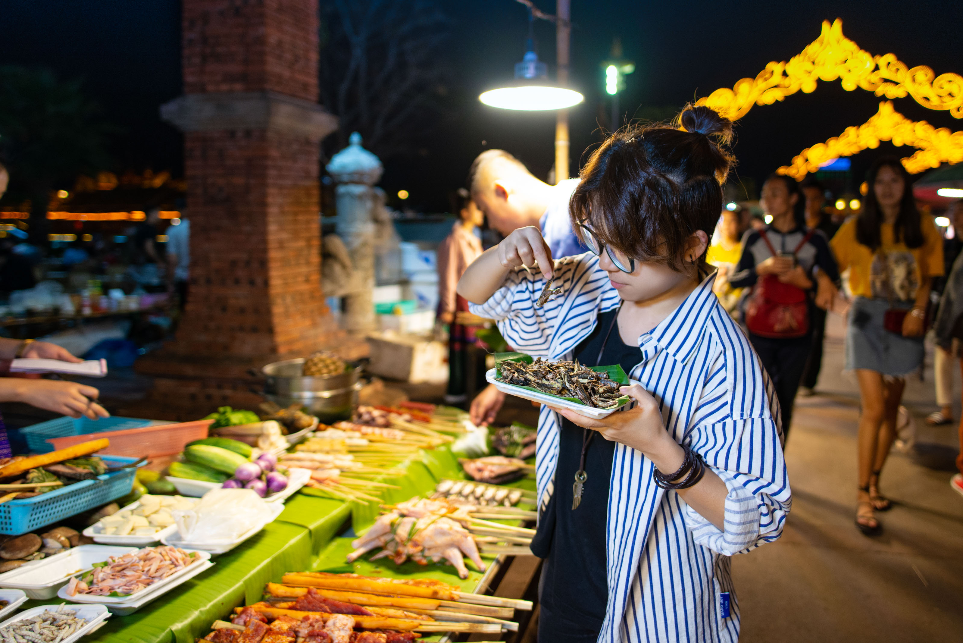 西双版纳夜市小吃图片