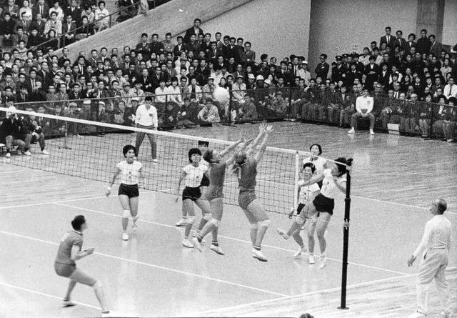 老照片1964年东京奥运会女排比赛这是排球首次进入奥运大家庭