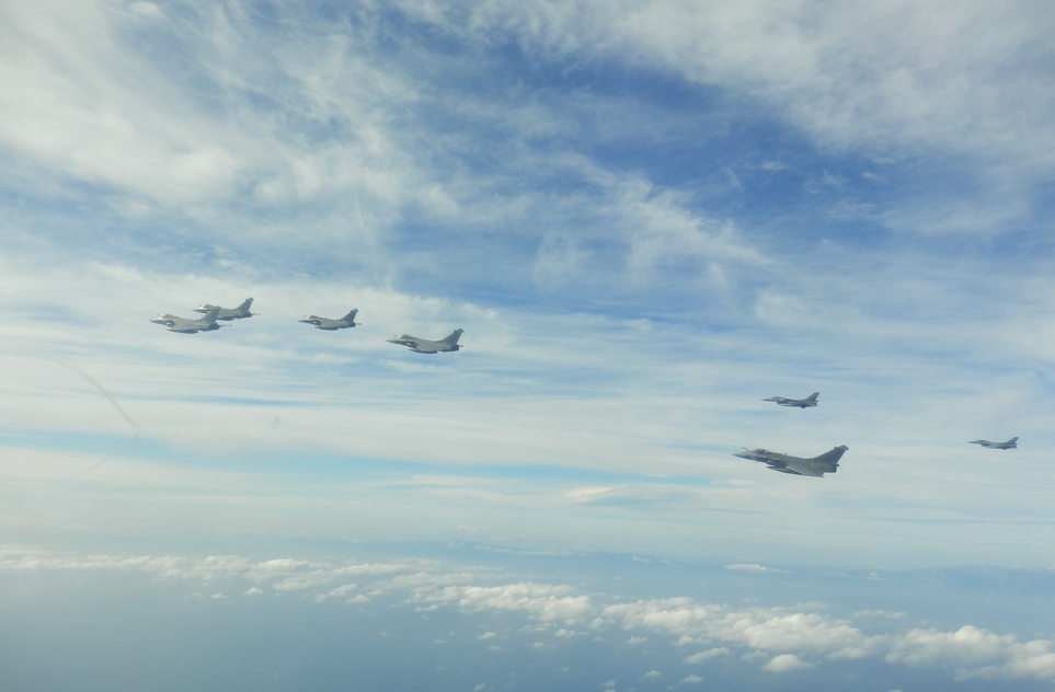 「空军」趁美法航母齐聚本国附近之际 希腊空军接连与两军舰载机开展联训