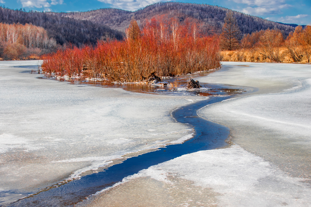 铁岭山,位于大兴安岭松岭区境内