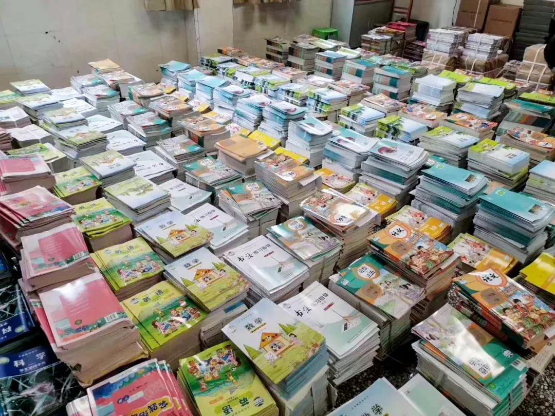 『中国邮政』“谢谢您，邮递员叔叔！”1200多万件教材由他们寄递