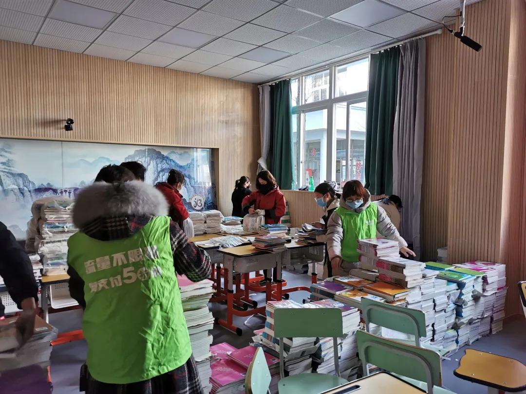『中国邮政』“谢谢您，邮递员叔叔！”1200多万件教材由他们寄递