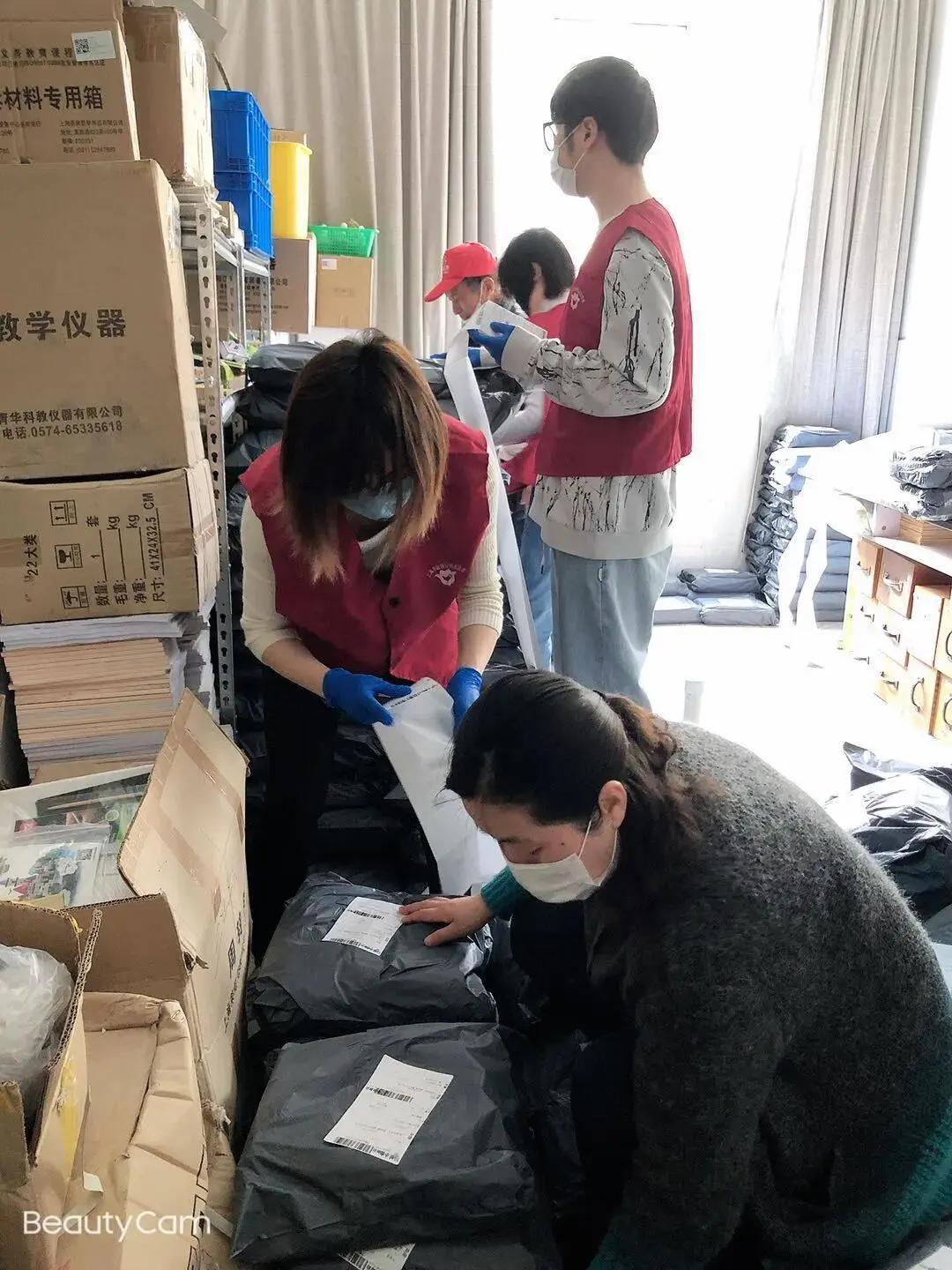 『中国邮政』“谢谢您，邮递员叔叔！”1200多万件教材由他们寄递
