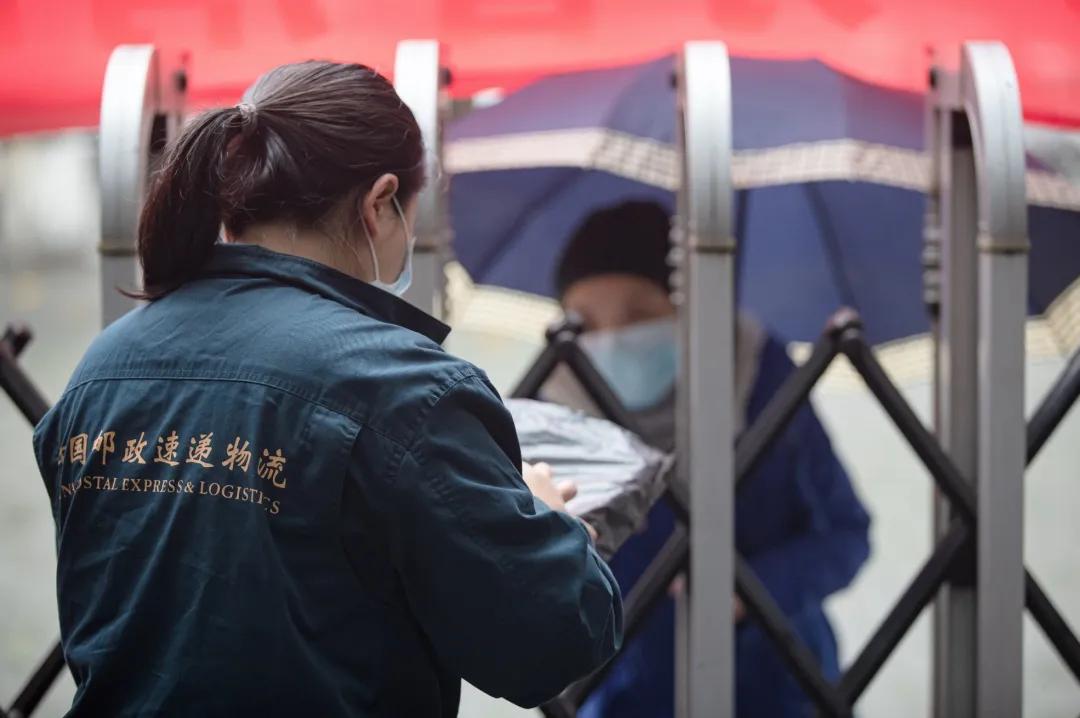 『中国邮政』“谢谢您，邮递员叔叔！”1200多万件教材由他们寄递
