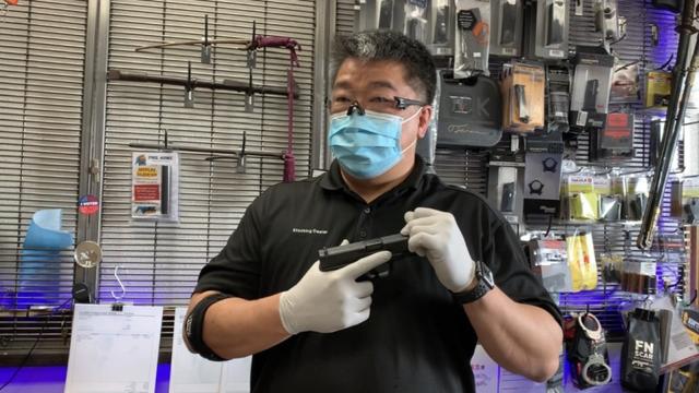 #疫情#担心新冠疫情激发种族歧视与攻击，美国华裔“扎堆”买枪防身