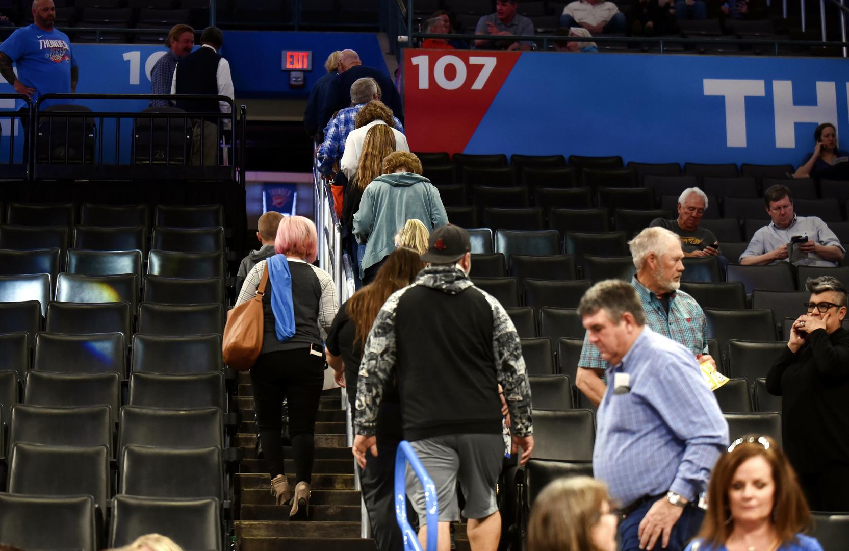 「戈贝尔」曝爵士球员戈贝尔感染新冠肺炎 NBA宣布暂停所有比赛
