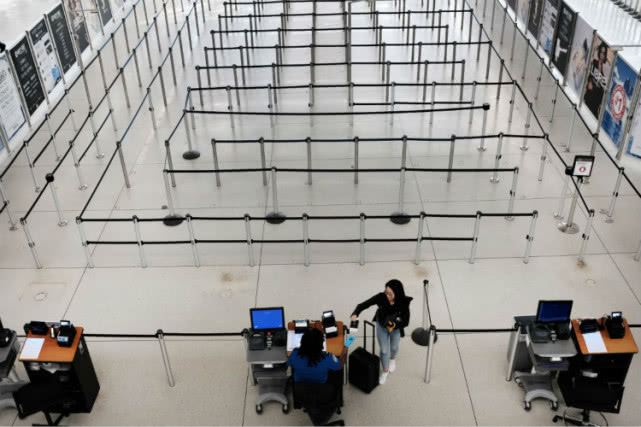 [特朗普]特朗普：如果情况改善，美国有望提前解除对中国的旅行限制