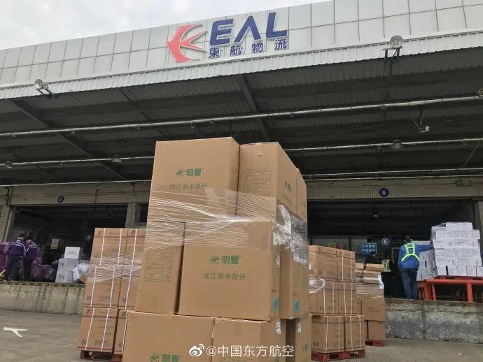 『』中国专家组带着31吨物资包机驰援意大利！