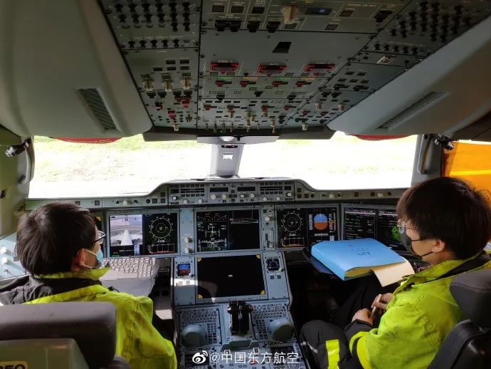 『』中国专家组带着31吨物资包机驰援意大利！