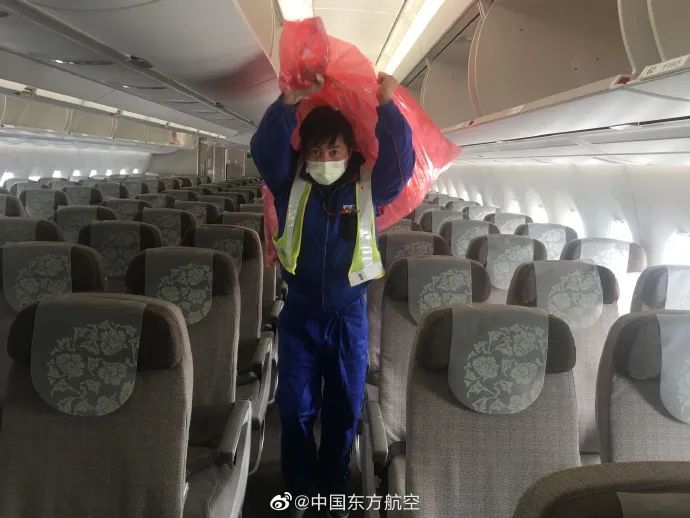 『』中国专家组带着31吨物资包机驰援意大利！