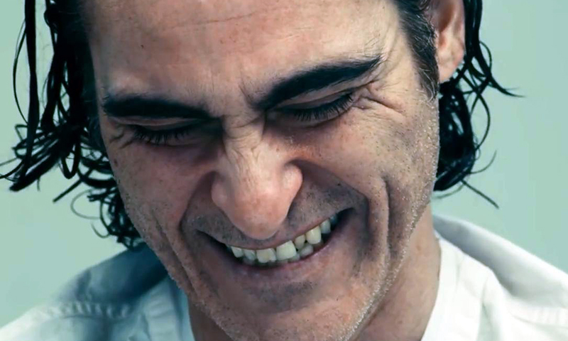 不想看第二遍,因为羡慕亚瑟能够化妆成小丑,肆意放纵,也恐惧自己想要