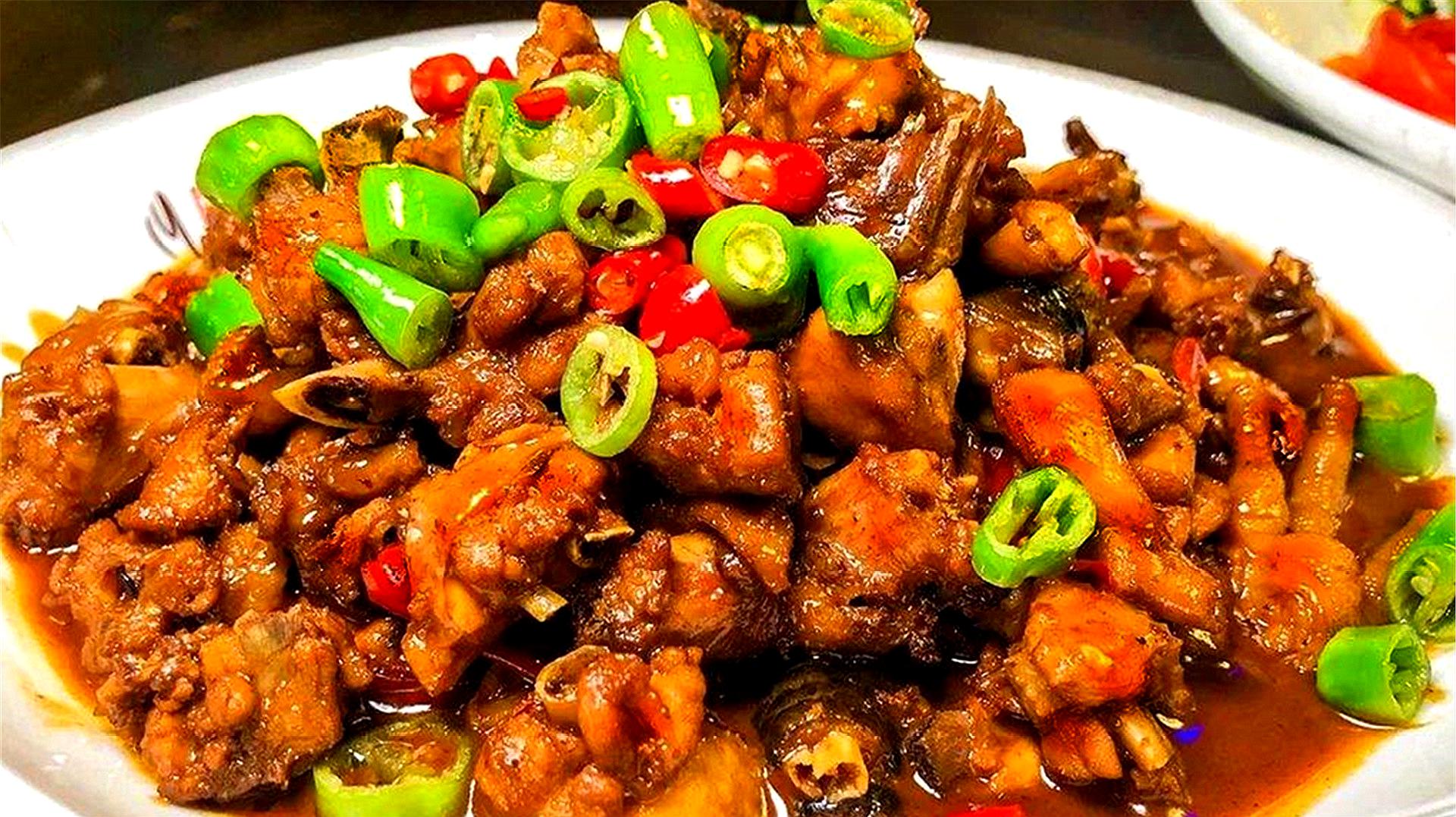 炒鸡要好吃选油很关键大厨分享茶油大碗鸡香气和味道都一流