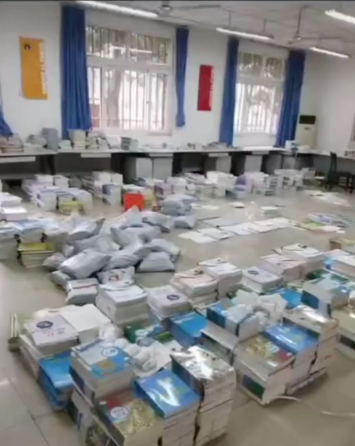 「视觉志」为了你上网课,快递小哥、程序员、医生都拼了|百家故事