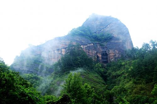 景點位置湖南懷化通道縣臨口鎮太平巖村萬佛山位於懷化市南端通道縣