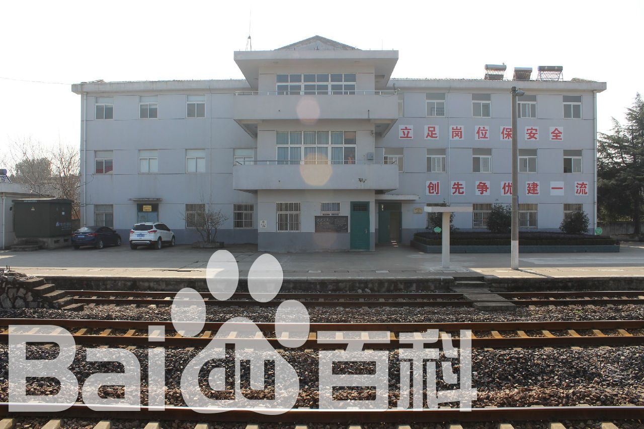 铜陵南站铜陵南站位于安徽省铜陵市郊区金华村,建于2008年,原名金华村