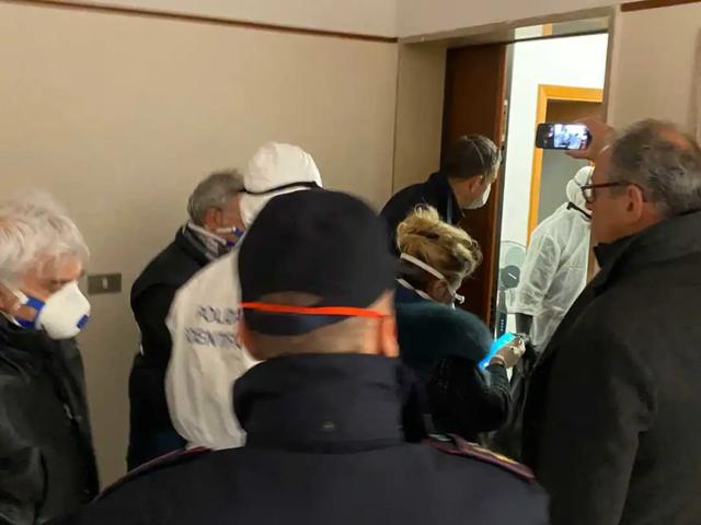 『蝙蝠』有人在阳台晒“蝙蝠干”还在滴血？市长带队封锁整条街