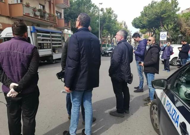 『蝙蝠』有人在阳台晒“蝙蝠干”还在滴血？市长带队封锁整条街