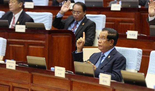 洪森@被传感染新冠肺炎，柬首相洪森现身辟谣：假新闻比恶疾还恶劣