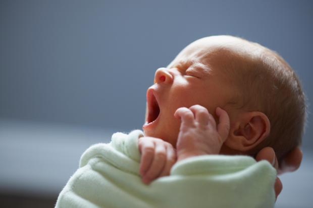 【婴儿】英国孕妇确诊新冠肺炎,她产下的婴儿成为全球年龄最小感染者