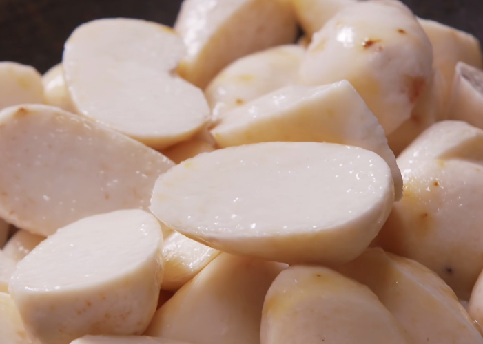 分享一款重庆芋儿鸡,火锅底料的别样吃法,肉嫩鲜香,辣爽开胃