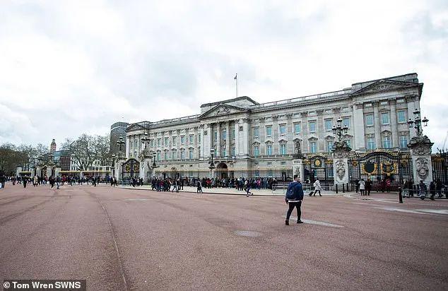「英国女王」英国女王已撤离！