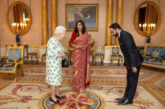 「英国女王」英国女王已撤离！