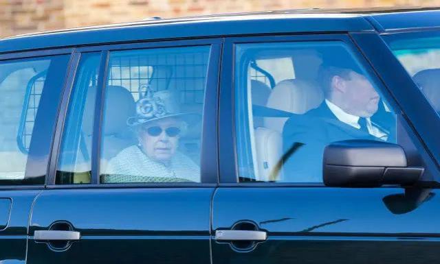「英国女王」英国女王已撤离！