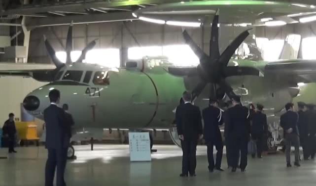 军事：日本防相视察F35战机 进座舱查看弹射逃生装置
