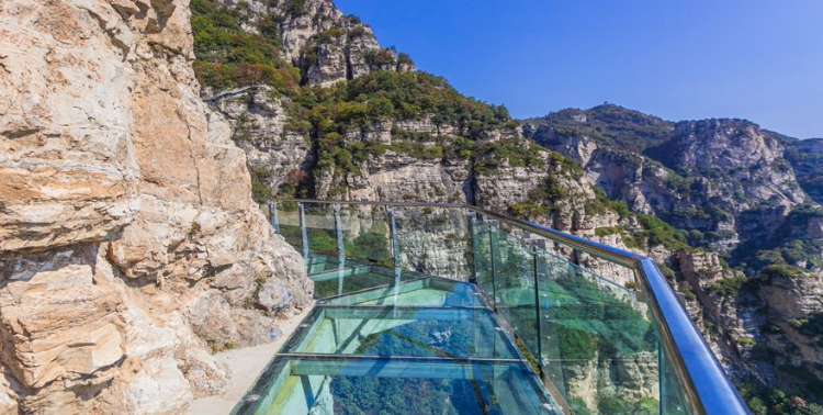 河北保定有一山,拥有全国最长最高的玻璃栈道,你有去过吗?