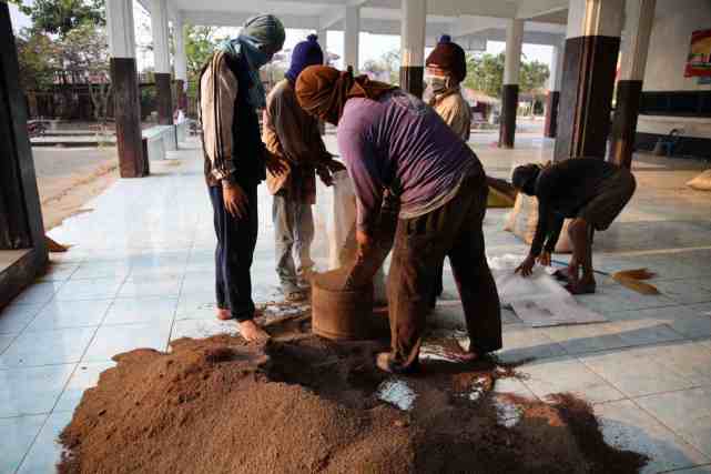 「蝙蝠」外媒：新冠病毒或源于蝙蝠，但泰国村民为生计仍在采集蝙蝠粪