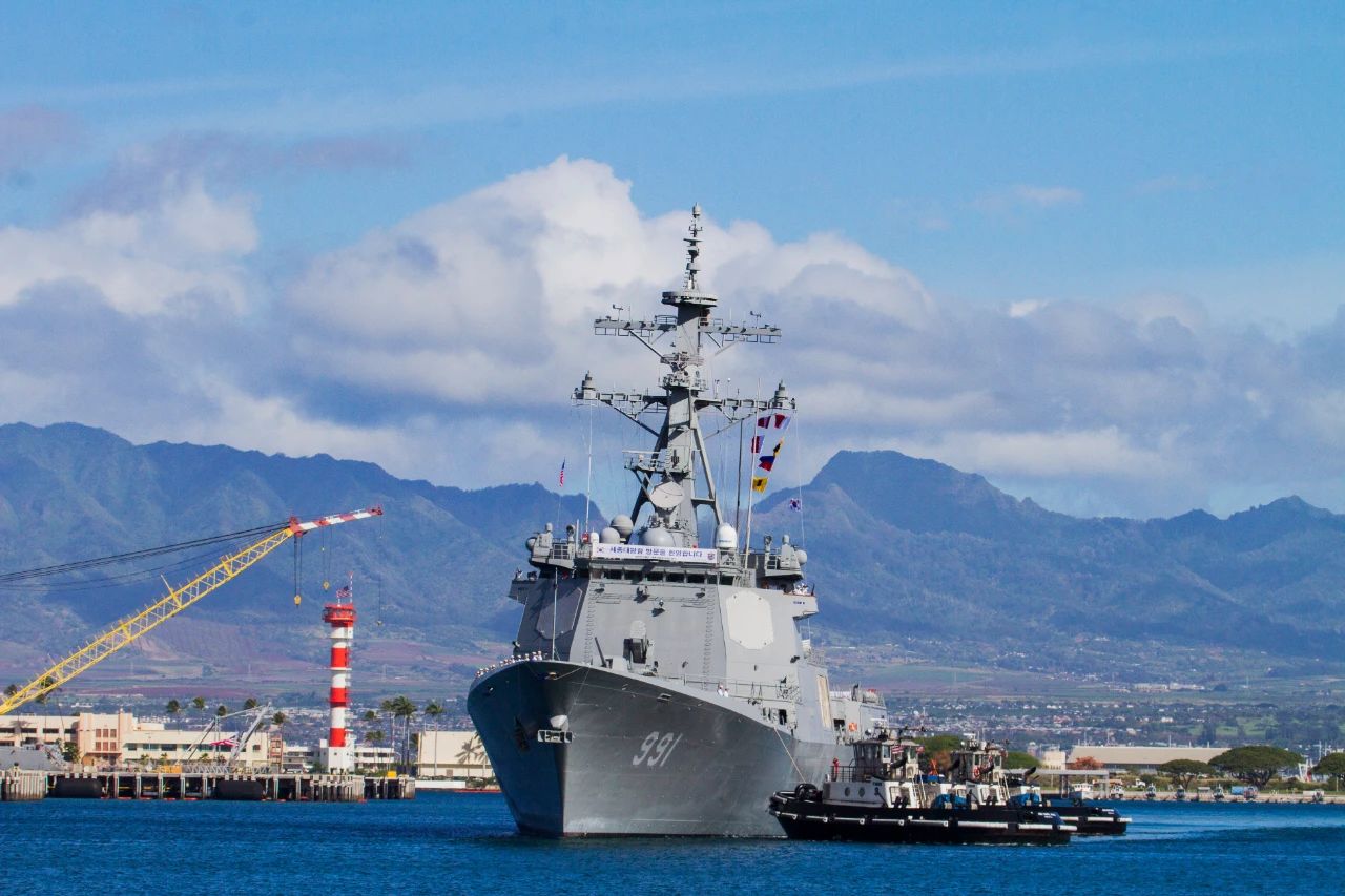 万国造的世宗大王级驱逐舰配备宙斯盾系统战力却对不起排水量