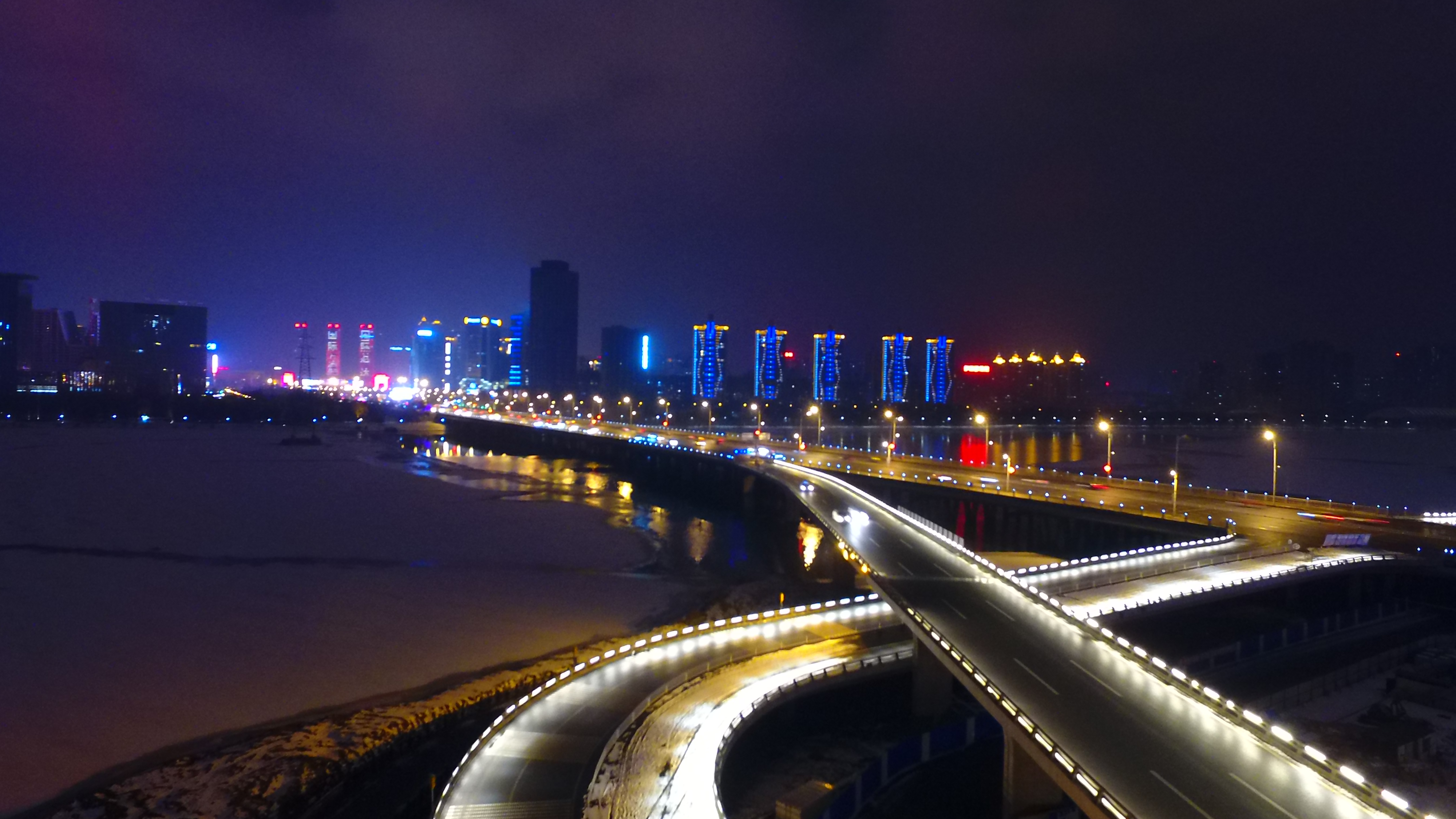 夜观青年大街夜景