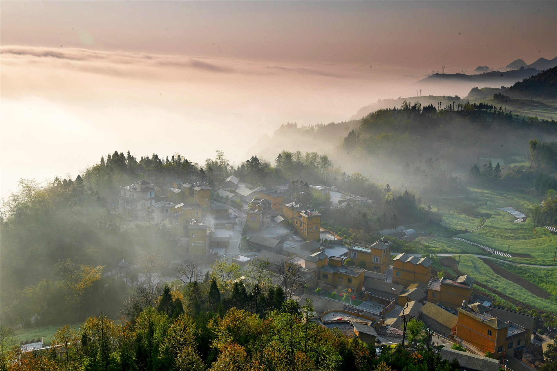 罗平棠梨凹苗寨乡愁中崛起的网红卡点