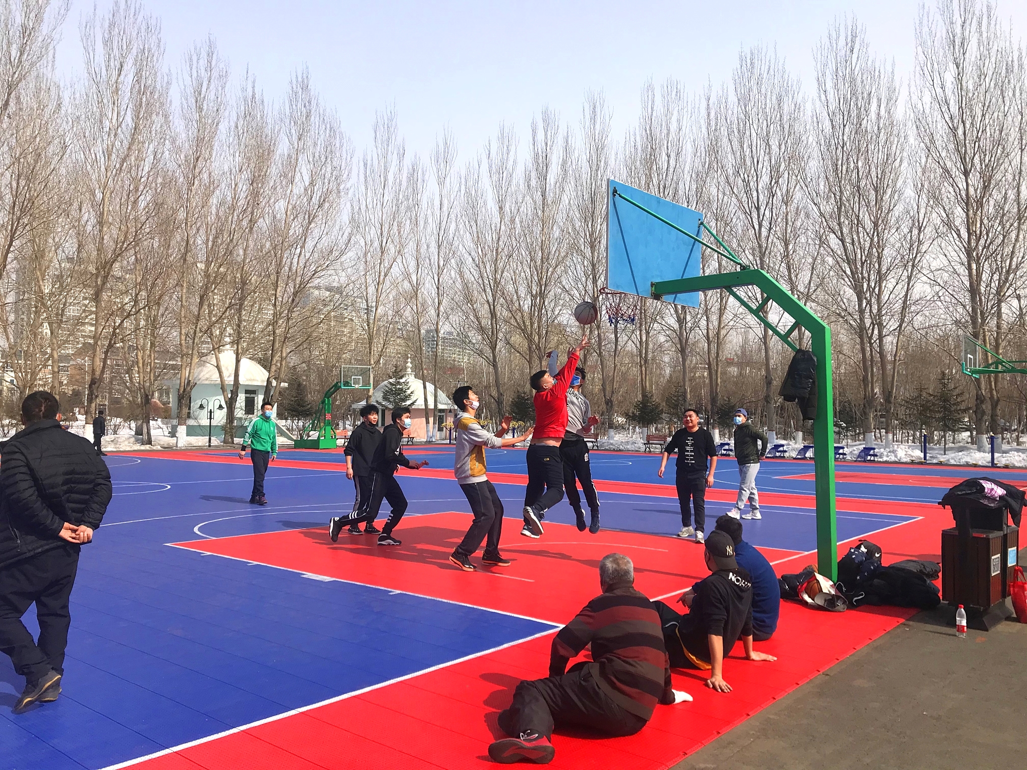 哈尔滨湘江公园篮球场图片
