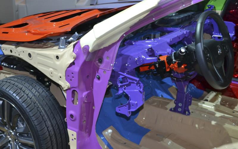 汽车a柱是空心的吗?老司机:拆一个看看不就得了