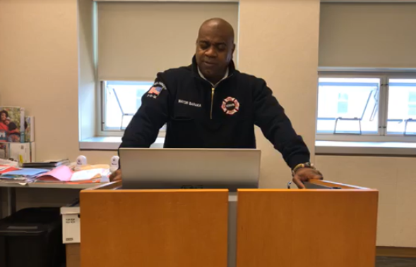 国际社会@美国一女子确诊新冠肺炎后下落不明 检测时提供假姓名假住址