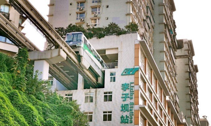 这里一楼也是十八楼地铁从房子中穿过还是千与千寻的取景地