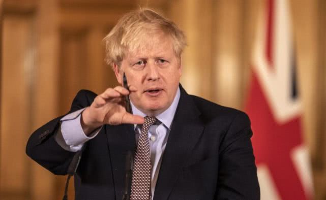 「国际社会」英国首相父亲拒绝遵守政府防疫建议，称酒吧“非去不可”