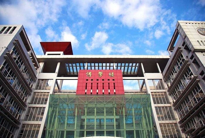 1953年,以西南人民革命大学政法系为基础,并入了四川大学政法学院