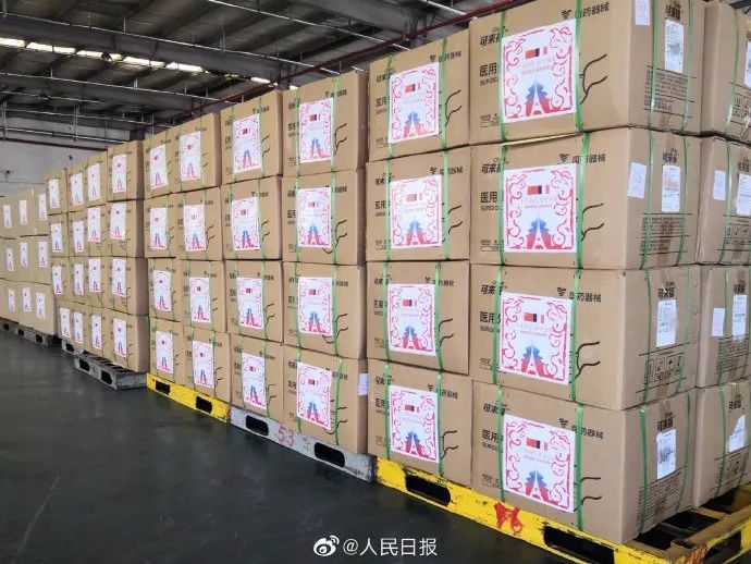 『金石』千里同好，坚于金石！中国援法医疗物资上的这句话亮了